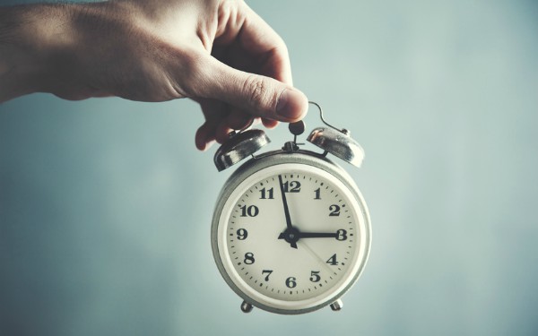 description_of_image_used_in_time_diary_piece_man_holding_clock_fotolia_tiko.jpg