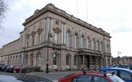 Image of Grimsby Town Hall, seat of North East Lincolnshire council (image: Alan Chapman / Wikimedia Commons)