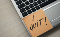 Picture with a postit note that reads 'I quit!'