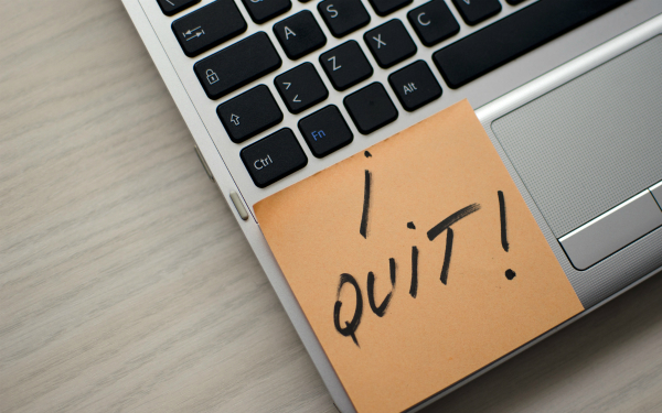 Picture with a postit note that reads 'I quit!'