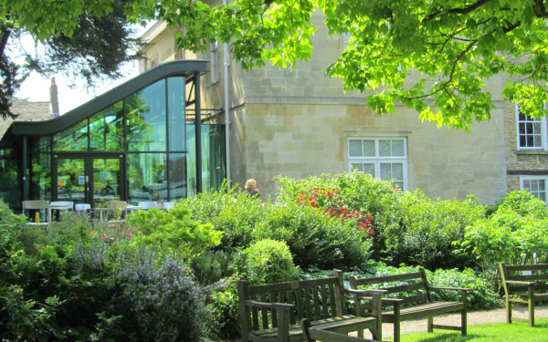 A picture of an Oxford college quad A picture of an Oxford college quad